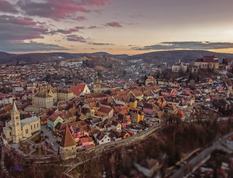 Între istorie și viață contemporană