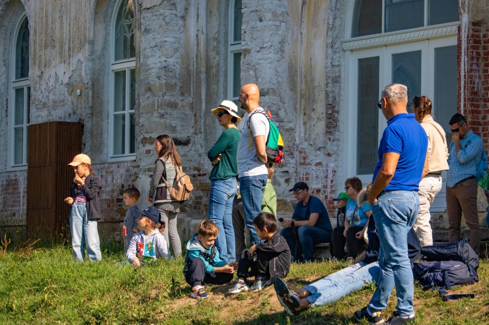 Colaborări locale