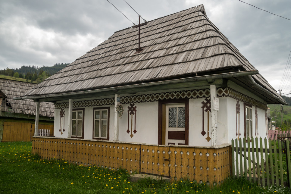 Descoperă