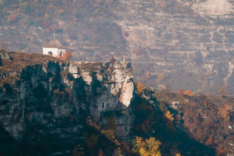 Descoperă