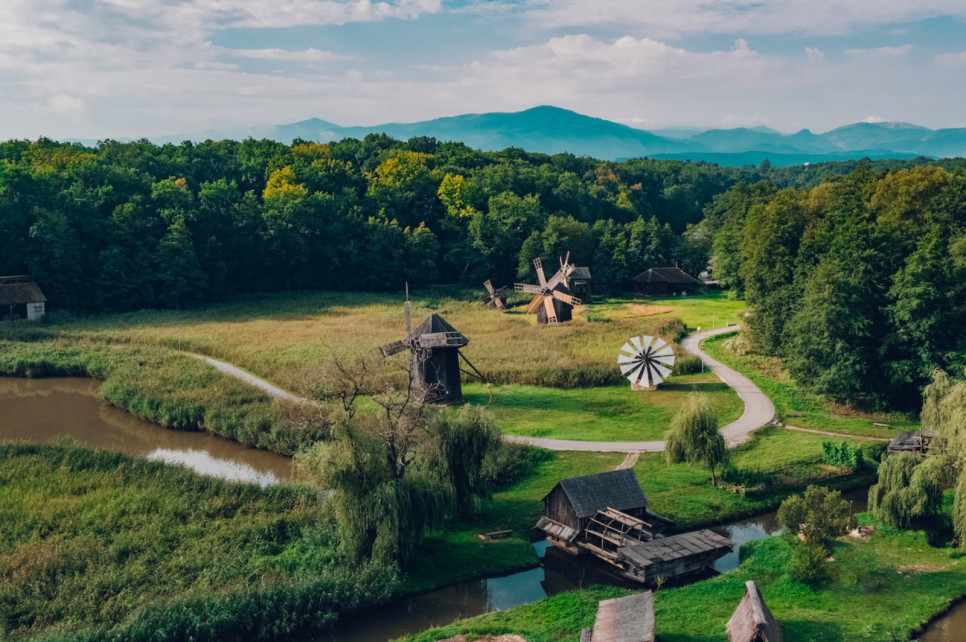 Descoperă