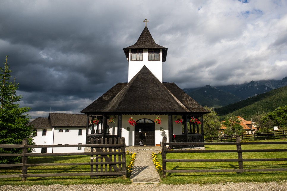 Descoperă
